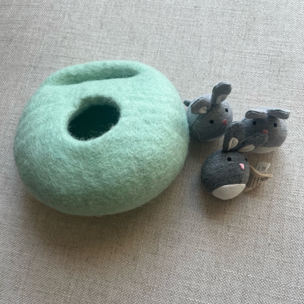 ✨ SOLD✨Lovevery Bunnies in a Burrow